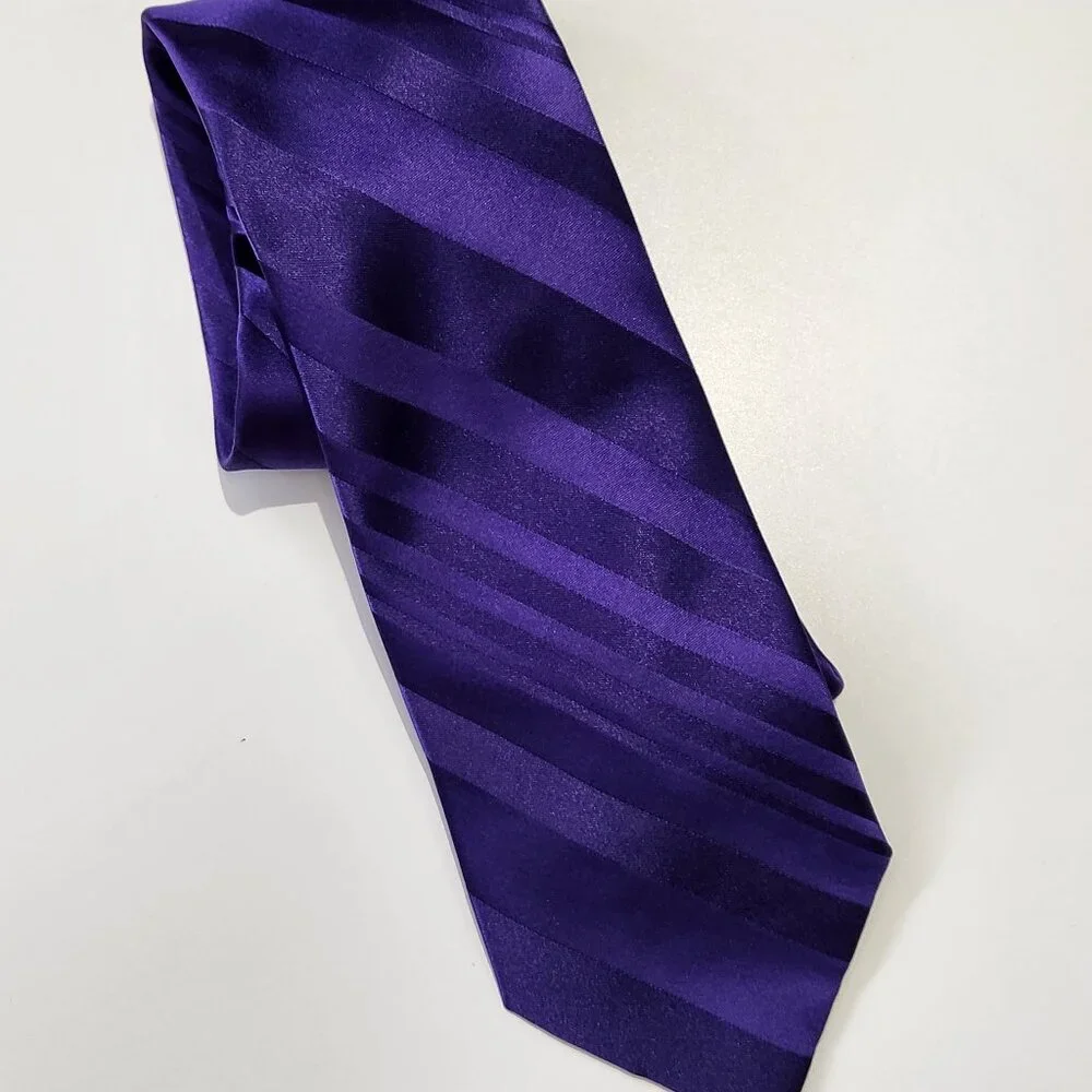 Tie - Picture 1 of 2